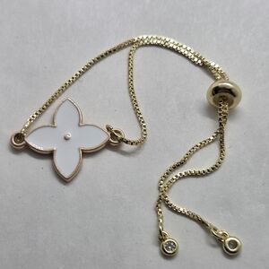 Elegant Goldtone and White Flower Bracelet